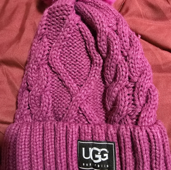 UGG Hat and Scarf Set - Picture 1 of 4